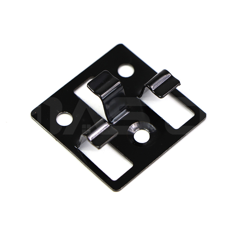 Snadná instalace a odolné spony na terasy z nerezové oceli